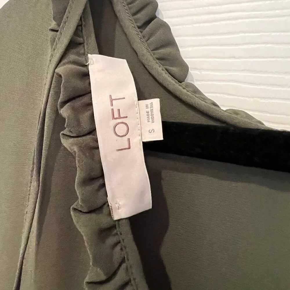 LOFT Ruffle-Neck Blouse in Olive Green with Tie Back and Smoked Sleeve Size S - Picture 16 of 16